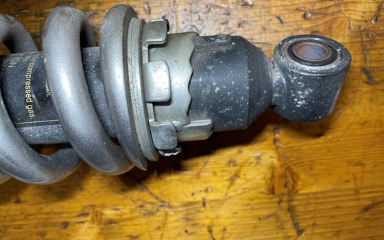 Kawasaki Versys 650 KLE LE650A Federbein Dämpfer - Bild 4 Kawasaki Versys 650 KLE LE650A Federbein Dämpfer - Bild 4