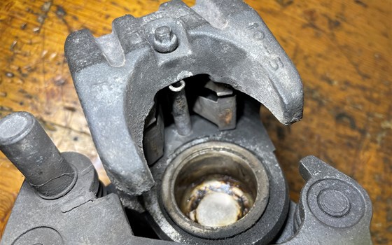 Kawasaki Versys 650 KLE LE650A Bremssattel hinten Bremszange - Bild 4