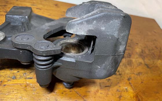 Kawasaki Versys 650 KLE LE650A Bremssattel hinten Bremszange - Bild 6