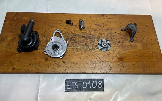 Kawasaki Versys 650 KLE LE650A Wasserpumpe Pumpe - Bild 1 Kawasaki Versys 650 KLE LE650A Wasserpumpe Pumpe - Bild 1