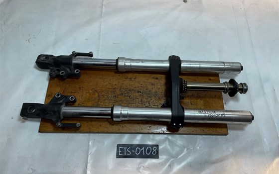 Kawasaki Versys 650 KLE LE650A Gabel Gabelbrücke unten USD - Bild 1 Kawasaki Versys 650 KLE LE650A Gabel Gabelbrücke unten USD - Bild 1