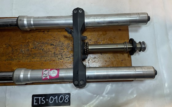 Kawasaki Versys 650 KLE LE650A Gabel Gabelbrücke unten USD - Bild 12 Kawasaki Versys 650 KLE LE650A Gabel Gabelbrücke unten USD - Bild 12