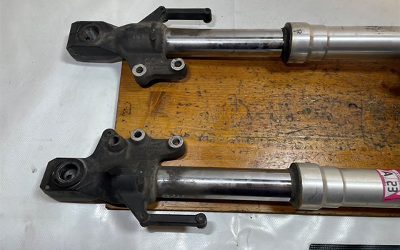 Kawasaki Versys 650 KLE LE650A Gabel Gabelbrücke unten USD - Bild 13 Kawasaki Versys 650 KLE LE650A Gabel Gabelbrücke unten USD - Bild 13