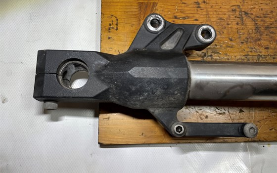 Kawasaki Versys 650 KLE LE650A Gabel Gabelbrücke unten USD - Bild 3 Kawasaki Versys 650 KLE LE650A Gabel Gabelbrücke unten USD - Bild 3