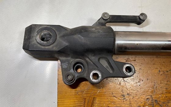 Kawasaki Versys 650 KLE LE650A Gabel Gabelbrücke unten USD - Bild 4 Kawasaki Versys 650 KLE LE650A Gabel Gabelbrücke unten USD - Bild 4