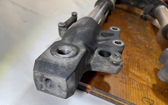 Kawasaki Versys 650 KLE LE650A Gabel Gabelbrücke unten USD - Bild 5 Kawasaki Versys 650 KLE LE650A Gabel Gabelbrücke unten USD - Bild 5