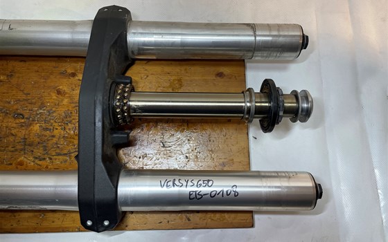 Kawasaki Versys 650 KLE LE650A Gabel Gabelbrücke unten USD - Bild 9 Kawasaki Versys 650 KLE LE650A Gabel Gabelbrücke unten USD - Bild 9