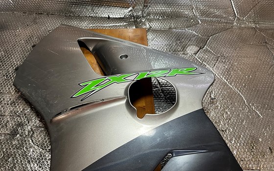 Kawasaki ZX12R ZX 1200 A Seitenverkleidung links Verkleidung - Bild 1 Kawasaki ZX12R ZX 1200 A Seitenverkleidung links Verkleidung - Bild 1
