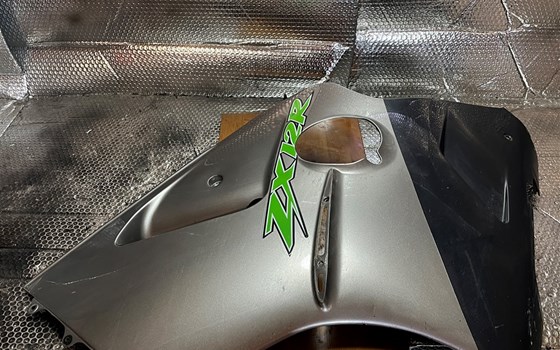 Kawasaki ZX12R ZX 1200 A Seitenverkleidung links Verkleidung - Bild 4 Kawasaki ZX12R ZX 1200 A Seitenverkleidung links Verkleidung - Bild 4
