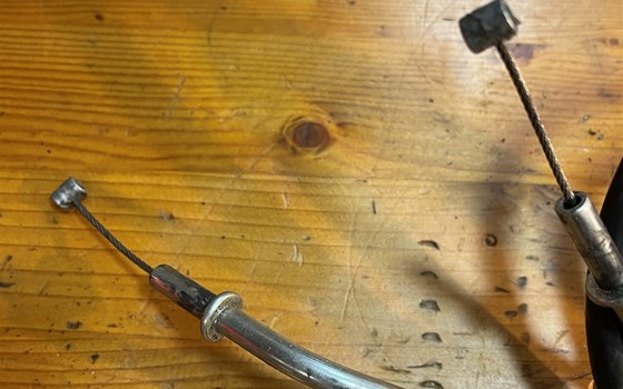 Kawasaki ZX12R ZX 1200 A Gasgriff Seilzüge Bowdenzüge - Bild 2 Kawasaki ZX12R ZX 1200 A Gasgriff Seilzüge Bowdenzüge - Bild 2