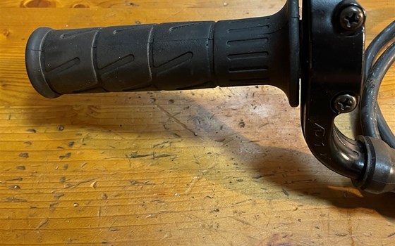 Kawasaki ZX12R ZX 1200 A Gasgriff Seilzüge Bowdenzüge - Bild 6 Kawasaki ZX12R ZX 1200 A Gasgriff Seilzüge Bowdenzüge - Bild 6