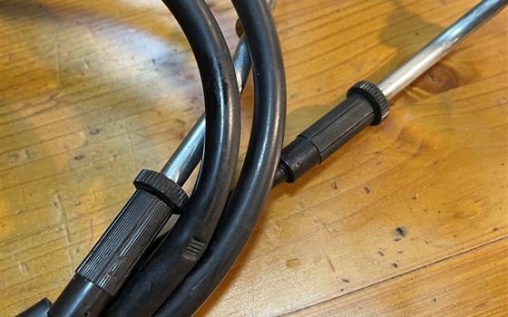 Kawasaki ZX12R ZX 1200 A Gasgriff Seilzüge Bowdenzüge - Bild 7 Kawasaki ZX12R ZX 1200 A Gasgriff Seilzüge Bowdenzüge - Bild 7