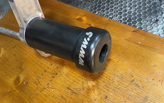 Kawasaki ZX12R ZX 1200 A Motorstutz Sturzpads - Bild 11 Kawasaki ZX12R ZX 1200 A Motorstutz Sturzpads - Bild 11