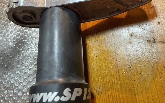 Kawasaki ZX12R ZX 1200 A Motorstutz Sturzpads - Bild 13 Kawasaki ZX12R ZX 1200 A Motorstutz Sturzpads - Bild 13