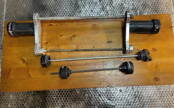 Kawasaki ZX12R ZX 1200 A Motorstutz Sturzpads - Bild 4 Kawasaki ZX12R ZX 1200 A Motorstutz Sturzpads - Bild 4