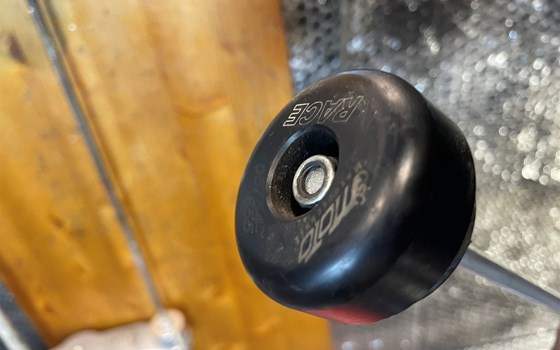 Kawasaki ZX12R ZX 1200 A Motorstutz Sturzpads - Bild 7 Kawasaki ZX12R ZX 1200 A Motorstutz Sturzpads - Bild 7