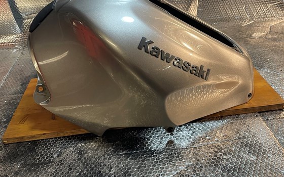 Kawasaki ZX12R ZX 1200 A Verkleidung Tank Tankabdeckung - Bild 6 Kawasaki ZX12R ZX 1200 A Verkleidung Tank Tankabdeckung - Bild 6