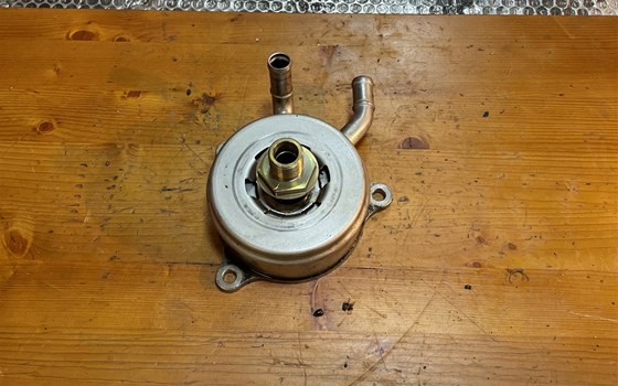 Kawasaki ZX12R ZX 1200 A Wärmetauscher Ölfilteraufnahme - Bild 1