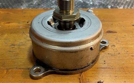 Kawasaki ZX12R ZX 1200 A Wärmetauscher Ölfilteraufnahme - Bild 2