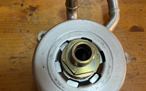 Kawasaki ZX12R ZX 1200 A Wärmetauscher Ölfilteraufnahme - Bild 3