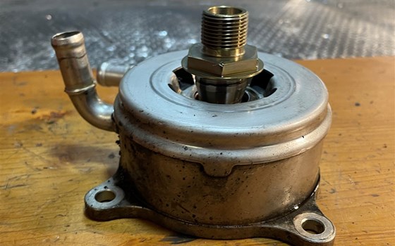 Kawasaki ZX12R ZX 1200 A Wärmetauscher Ölfilteraufnahme - Bild 4