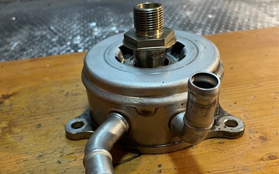 Kawasaki ZX12R ZX 1200 A Wärmetauscher Ölfilteraufnahme - Bild 5