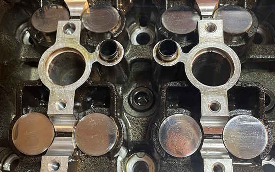 Kawasaki ZX12R ZX 1200 A Zylinderkopf Ventildeckel - Bild 2 Kawasaki ZX12R ZX 1200 A Zylinderkopf Ventildeckel - Bild 2