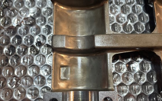 Kawasaki ZX12R ZX 1200 A Zylinderkopf Ventildeckel - Bild 9 Kawasaki ZX12R ZX 1200 A Zylinderkopf Ventildeckel - Bild 9