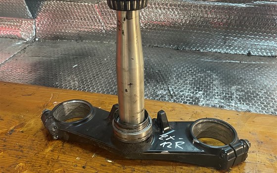 Kawasaki ZX12R ZX 1200 A Gabelbrücke unten Präzisionslager - Bild 1 Kawasaki ZX12R ZX 1200 A Gabelbrücke unten Präzisionslager - Bild 1