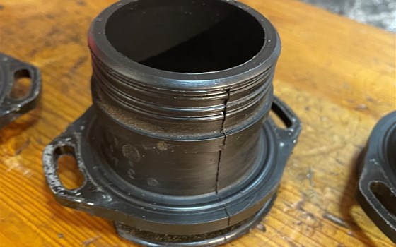 Kawasaki ZX12R ZX 1200 A Ansaugstutzen Ansaugtrichter - Bild 10 Kawasaki ZX12R ZX 1200 A Ansaugstutzen Ansaugtrichter - Bild 10