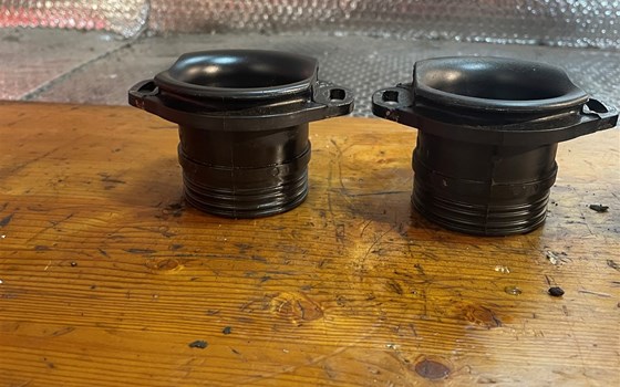 Kawasaki ZX12R ZX 1200 A Ansaugstutzen Ansaugtrichter - Bild 2 Kawasaki ZX12R ZX 1200 A Ansaugstutzen Ansaugtrichter - Bild 2