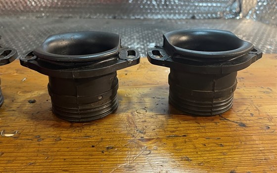 Kawasaki ZX12R ZX 1200 A Ansaugstutzen Ansaugtrichter - Bild 3 Kawasaki ZX12R ZX 1200 A Ansaugstutzen Ansaugtrichter - Bild 3