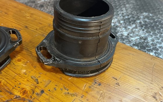 Kawasaki ZX12R ZX 1200 A Ansaugstutzen Ansaugtrichter - Bild 8 Kawasaki ZX12R ZX 1200 A Ansaugstutzen Ansaugtrichter - Bild 8