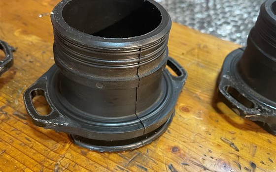 Kawasaki ZX12R ZX 1200 A Ansaugstutzen Ansaugtrichter - Bild 9 Kawasaki ZX12R ZX 1200 A Ansaugstutzen Ansaugtrichter - Bild 9