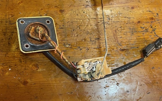 Kawasaki ZX12R ZX 1200 A Tankgeber Tankschwimmer - Bild 5 Kawasaki ZX12R ZX 1200 A Tankgeber Tankschwimmer - Bild 5