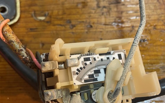 Kawasaki ZX12R ZX 1200 A Tankgeber Tankschwimmer - Bild 7 Kawasaki ZX12R ZX 1200 A Tankgeber Tankschwimmer - Bild 7