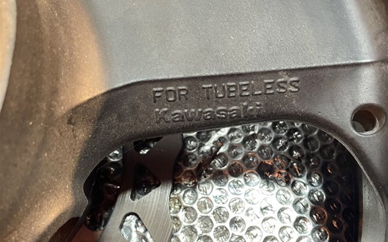 Kawasaki ZX12R ZX 1200 A Felge hinten Bremsscheibe - Bild 3 Kawasaki ZX12R ZX 1200 A Felge hinten Bremsscheibe - Bild 3