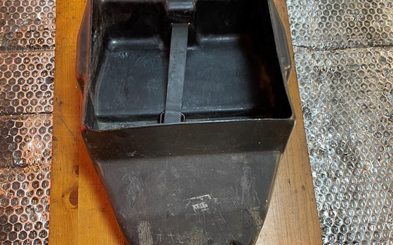 Kawasaki ZX12R ZX 1200 A Spritzschutz Fach Heck - Bild 1 Kawasaki ZX12R ZX 1200 A Spritzschutz Fach Heck - Bild 1