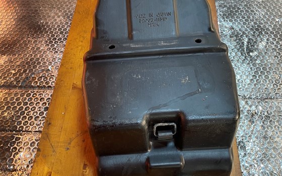 Kawasaki ZX12R ZX 1200 A Spritzschutz Fach Heck - Bild 12 Kawasaki ZX12R ZX 1200 A Spritzschutz Fach Heck - Bild 12