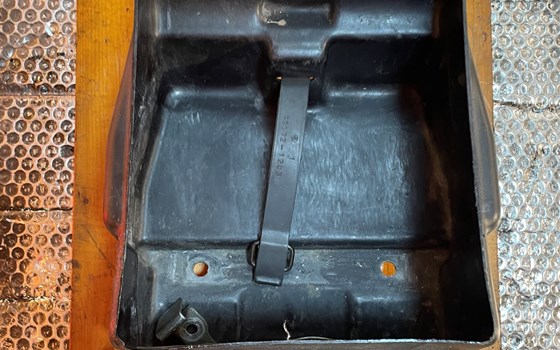 Kawasaki ZX12R ZX 1200 A Spritzschutz Fach Heck - Bild 8 Kawasaki ZX12R ZX 1200 A Spritzschutz Fach Heck - Bild 8