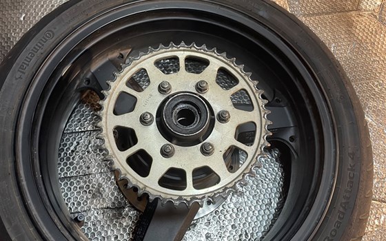 Kawasaki ZX12R ZX 1200 A Hinterrad Felge hinten Bremsscheibe - Bild 7 Kawasaki ZX12R ZX 1200 A Hinterrad Felge hinten Bremsscheibe - Bild 7