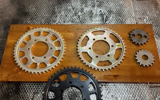 Kawasaki ZX12R ZX 1200 A Antriebssatz Ritzel Kranzel - Bild 1 Kawasaki ZX12R ZX 1200 A Antriebssatz Ritzel Kranzel - Bild 1