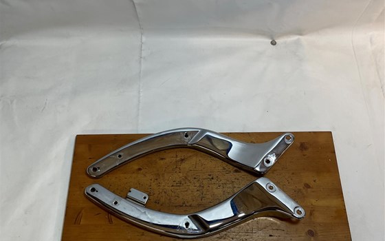 Yamaha XVS 650 Dragstar 4VR Halterung Kotflügel hinten Fender - Bild 1