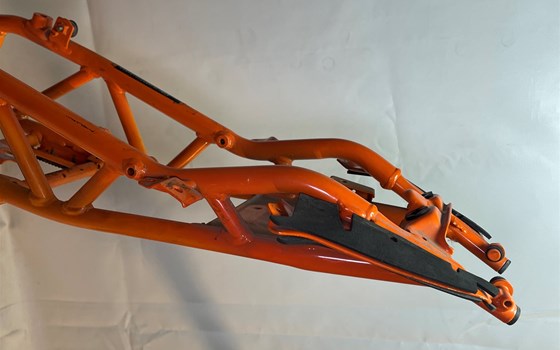 KTM RC 390 2016 Rahmen Hauptrahmen Papiere Brief - Bild 3