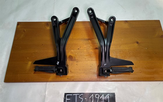 KTM RC 390 2016 Soziusfußrasten Fußraste hinten links rechts - Bild 1