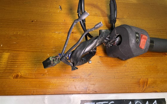 KTM RC 390 2016 Lenkerarmatur rechts Gasgriff Lenkerschalter - Bild 2