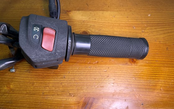 KTM RC 390 2016 Lenkerarmatur rechts Gasgriff Lenkerschalter - Bild 4