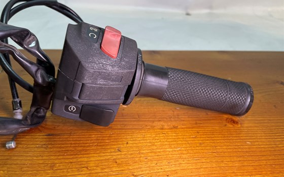 KTM RC 390 2016 Lenkerarmatur rechts Gasgriff Lenkerschalter - Bild 5