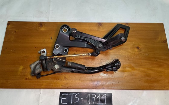 KTM RC 390 2016 Fußraste links Schalthebel Seitenständer Konsole - Bild 1