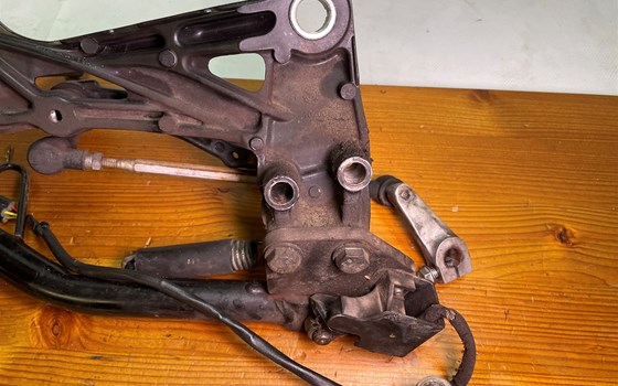 KTM RC 390 2016 Fußraste links Schalthebel Seitenständer Konsole - Bild 7